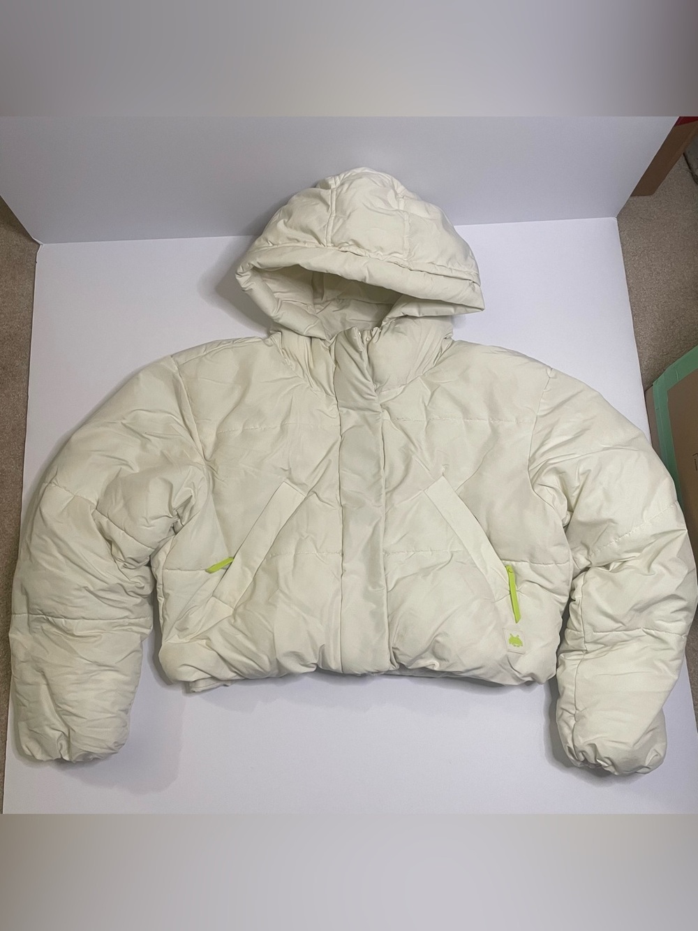 ZARA Space Invaders Collab Off White Cropped Puffer Jacket size XL